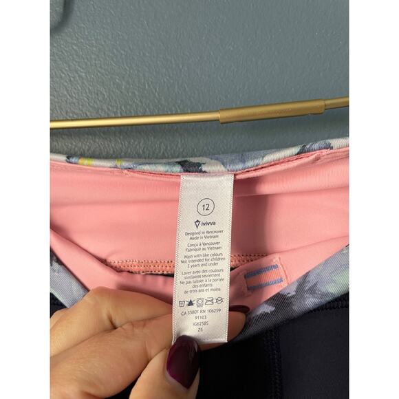 Ivivva navy blue/floral crop leggings - Picture 4 of 4